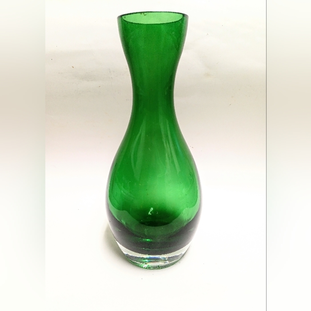 Elegant Crate & barrel Diva Emerald green Blown Glass Vase Poland 11.5"T